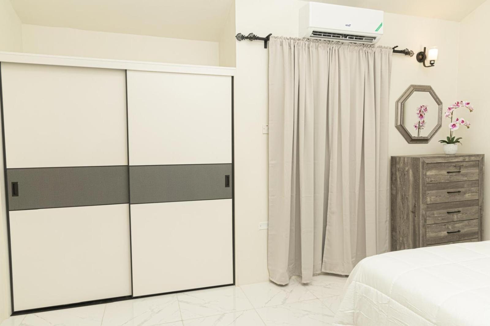Phoenix Park Villas - Portmore - 10Mins To Beach ภายนอก รูปภาพ