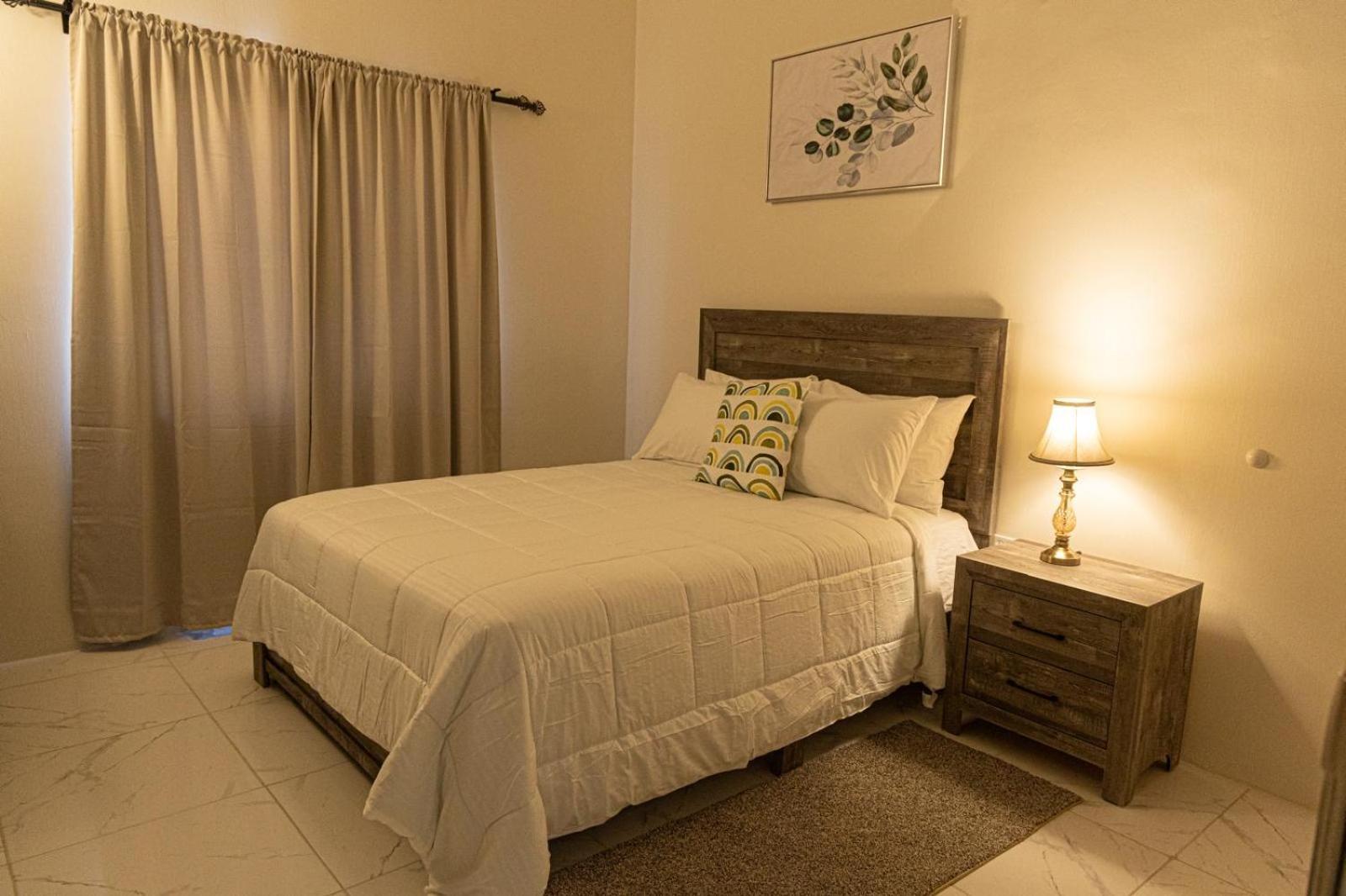 Phoenix Park Villas - Portmore - 10Mins To Beach ภายนอก รูปภาพ