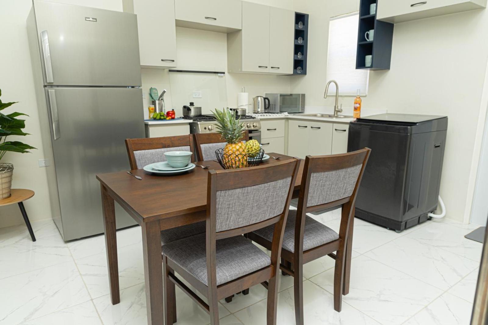 Phoenix Park Villas - Portmore - 10Mins To Beach ภายนอก รูปภาพ