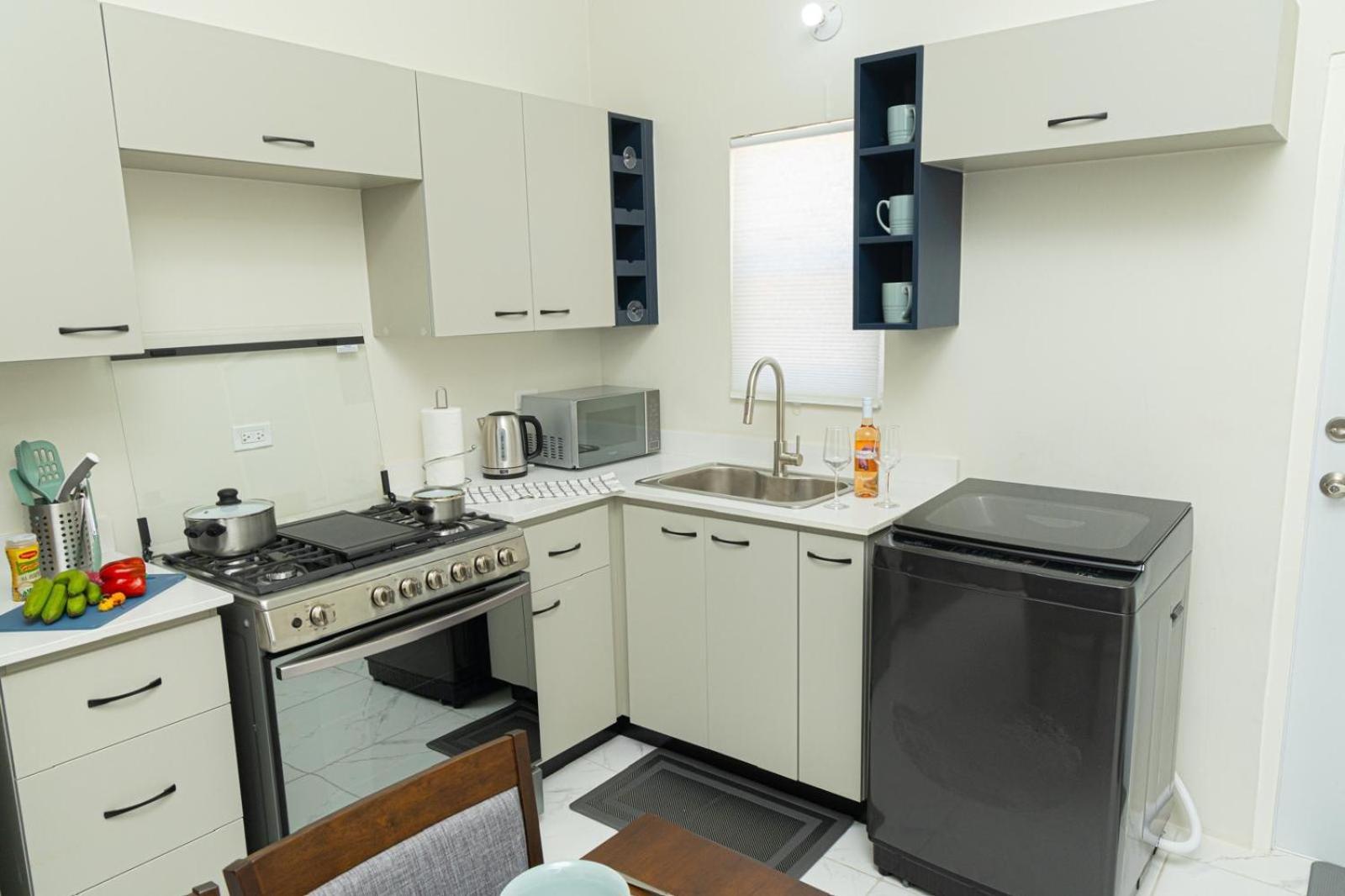 Phoenix Park Villas - Portmore - 10Mins To Beach ภายนอก รูปภาพ