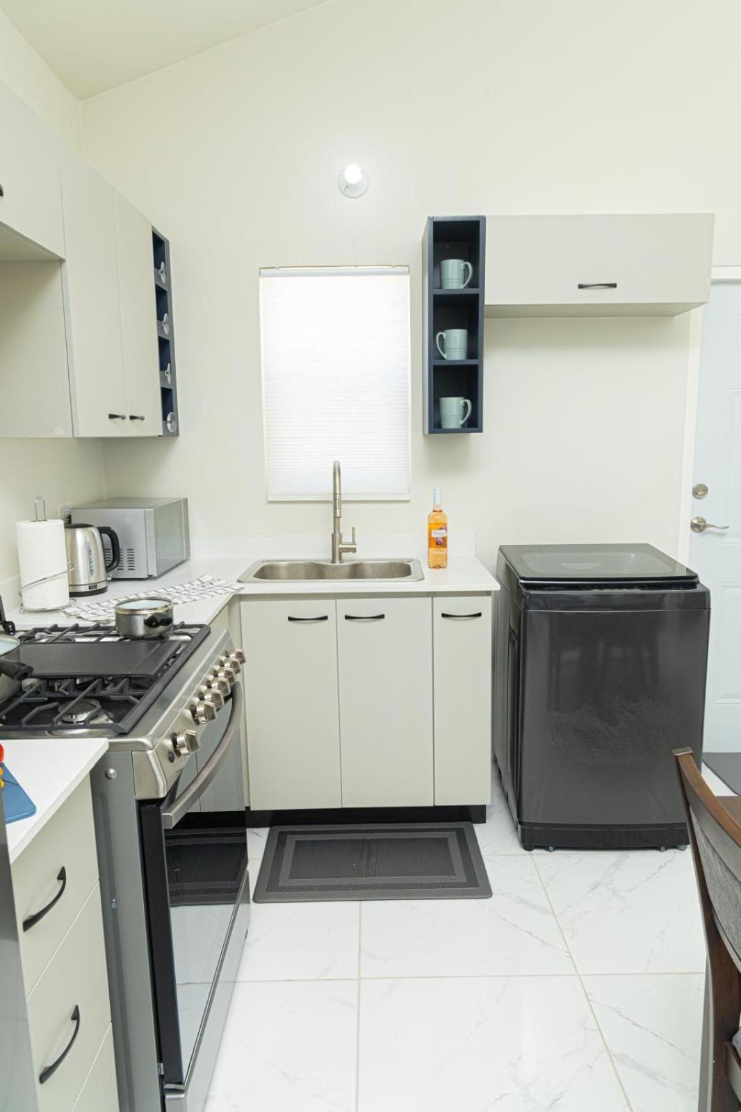 Phoenix Park Villas - Portmore - 10Mins To Beach ภายนอก รูปภาพ
